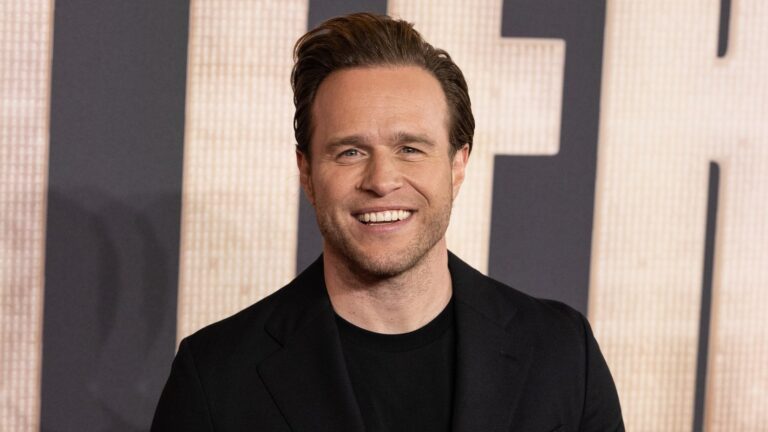 Olly Murs avslÃ¸rer 'tÃ¥rer' etter Ã¥ ha forlatt den nyfÃ¸dte babyen Ã¥ turnere med Ã¥ ta det
