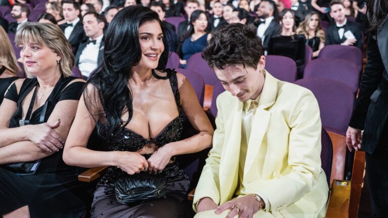 TimothÃ©e Chalamet og Kylie Jenner bringer dato natt til Oscars