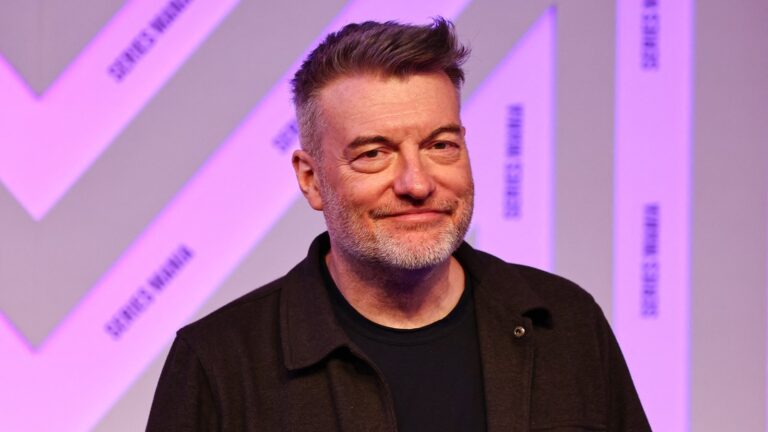 Charlie Brookers Black Mirror vender tilbake til rÃ¸ttene i ny sesong