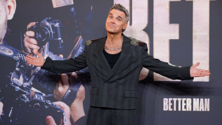 Robbie Williams forteller fansen Selfie -forespÃ¸rsler forÃ¥rsaker 'ubehag og' panikk '