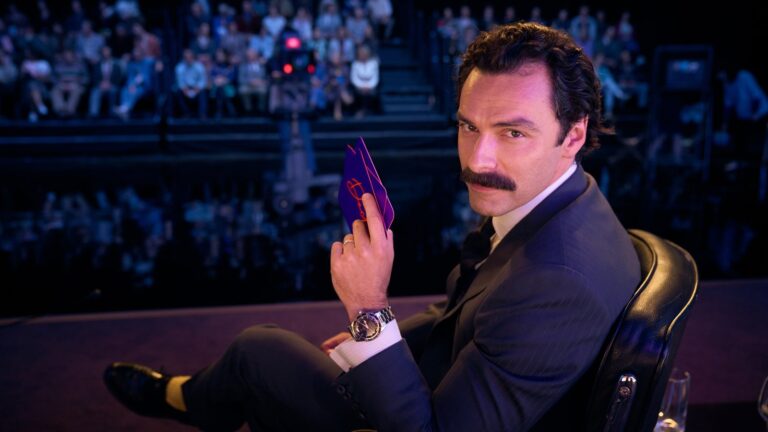 Aidan Turner sier at filming av rivaler var 'sÃ¥ mye craic'