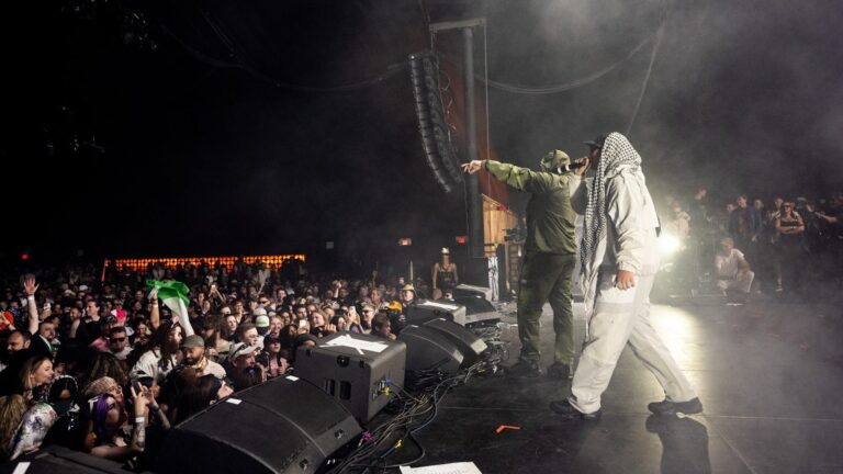 Knecaps forestilling pÃ¥ Coachella 'Deeply Hurt' Community - Nova -arrangÃ¸rer