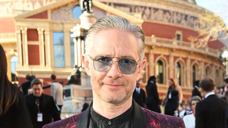 Martin Freeman roper 'irriterende' fans for Ã¥ fÃ¸lge ham i lange perioder