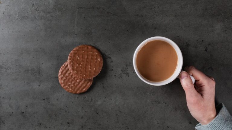 McVities -sjefen pÃ¥ riktig mÃ¥te Ã¥ spise en sjokoladefordeling
