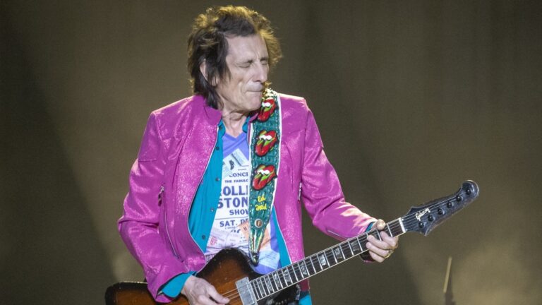 Rolling Stones 'Ronnie Wood sier at teknologien tar' hjerteslag 'bort fra musikk