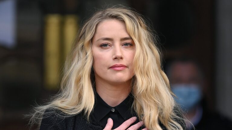 Amber Heard Ã¸nsker velkommen til tvillinger inn i familien hennes