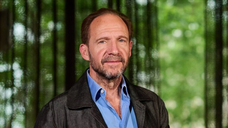 Ralph Fiennes for Ã¥ spille skurk President Snow i New Hunger Games Film
