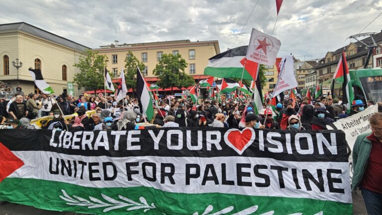 Pro-palestinske demonstranter samles i Basel foran Eurovision Final
