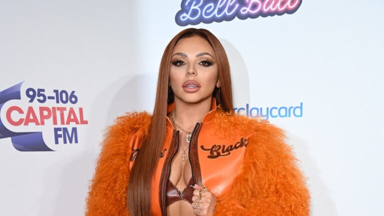Tidligere Little Mix -sanger Jesy Nelson 'sÃ¥ velsignet' etter fÃ¸dselen av tvillinger