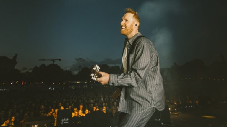 Gavin James for Ã¥ spille sommerjobb i Wexford som en del av Live pÃ¥ Breakwater Series