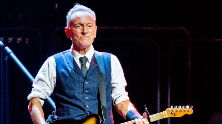 Bruce Springsteen hyllet for 'livreddende' 20 000 dollar gave til slÃ¥ende gruvearbeidere