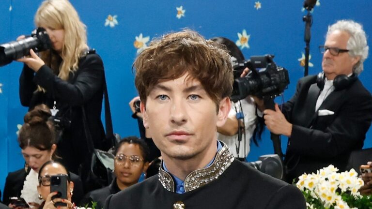 Barry Keoghan besÃ¸kte Ringo Starr for Ã¥ "studere" ham for kommende Beatles -biopics