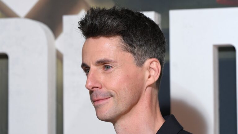 Matthew Goode ba 'om ikke Ã¥ lese avdelingen Q -romaner' for Netflix Show