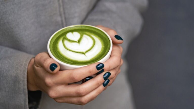 Ã˜nsker du Ã¥ kutte ned kaffe? Her er grunnen til at matcha kan vÃ¦re bedre