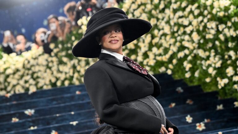 Rihanna debuterer babybump pÃ¥ stjernespekket Met Gala