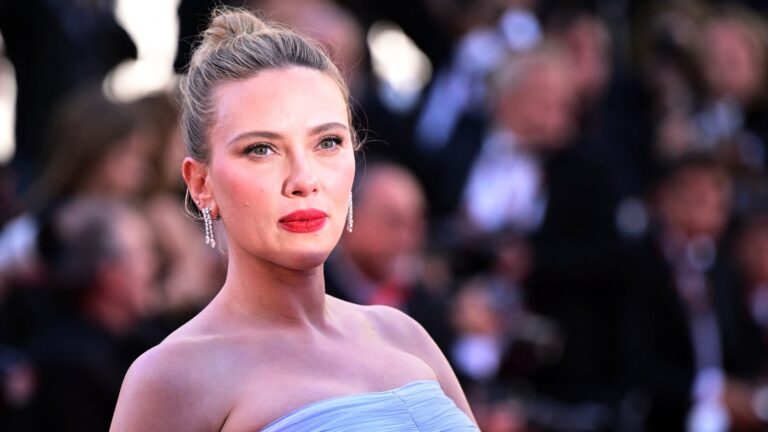 Scarlett Johansson stÃ¥r overfor noen tÃ¸ffe anmeldelser i regi -debut pÃ¥ Cannes