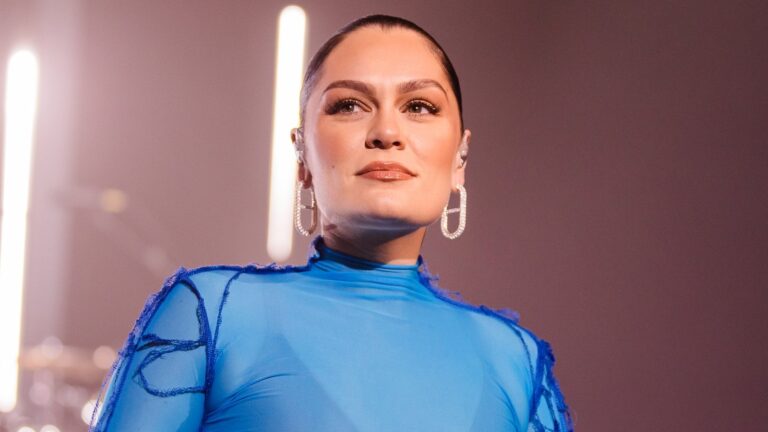 Sanger Jessie J sier at hun har fÃ¥tt diagnosen 'tidlig brystkreft'