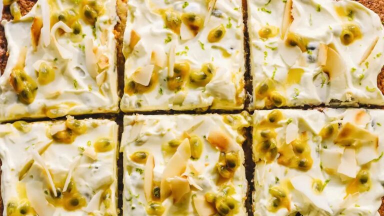 Paul Hollywoods kokosnÃ¸tt- og pasjonsfrukter Traybake