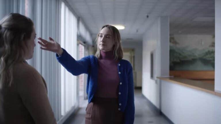 Saoirse Ronan stjerner i nye snakkehoder musikkvideo