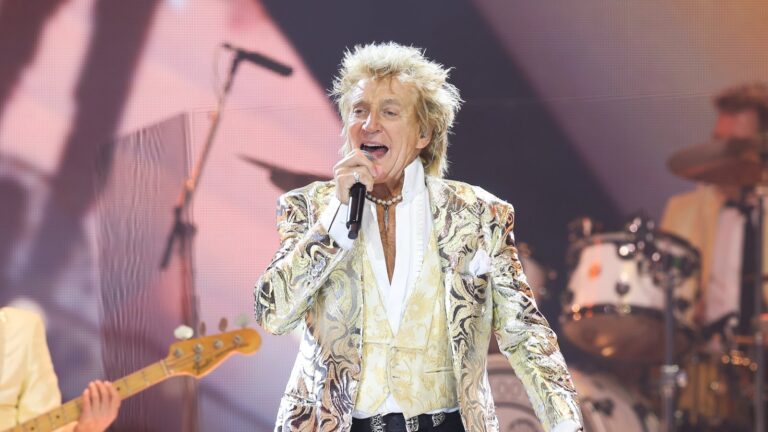 Rod Stewart lover 'Sexy' show for Glastonbury