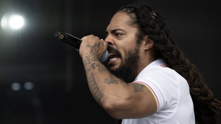 Storbritannias politi etterforsker Bob Vylan Pre-Glastonbury-konsert