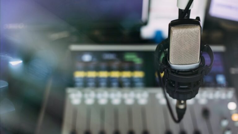 US Federal Govt fÃ¥r godkjenning fra Kongressen til Ã¥ kutte finansiering for offentlige medieorganisasjoner NPR og PBS