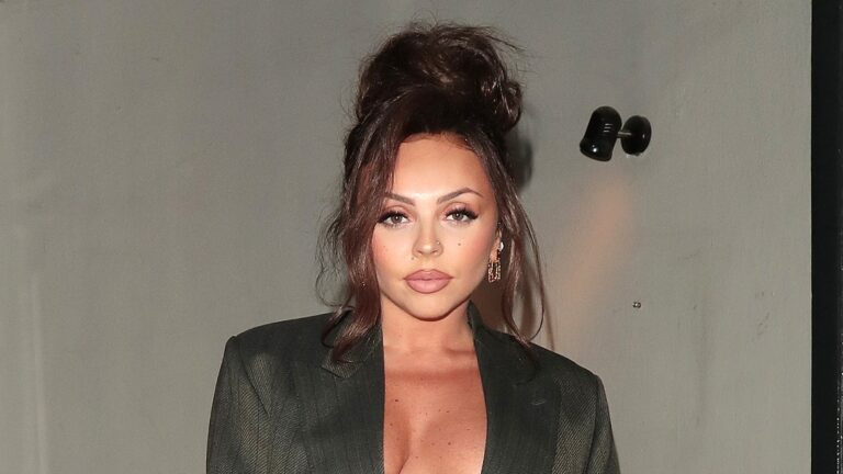 Jesy Nelson sier at hun ikke kunne 'glede seg over' graviditeten pÃ¥ grunn av helsemessige komplikasjoner