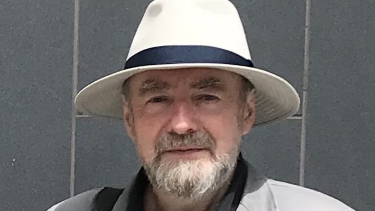 Bak musikken - Fintan Vallely