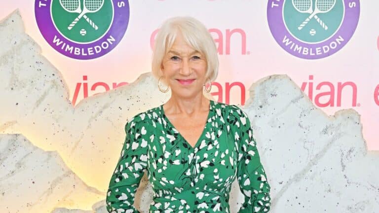 Helen Mirren sier at hun er 'aldrende med moro', da hun markerer 80 -Ã¥rsdagen