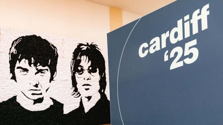 Nedtelling begynner som Oasis Kick-Off Reunion Tour i kveld