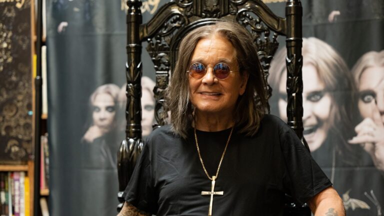 Ozzy Osbourne fans for Ã¥ betale endelige respekt i Birmingham