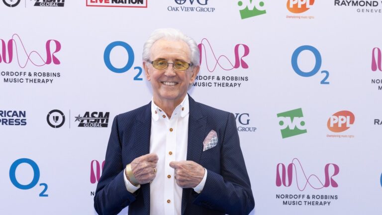 Tony Christie 'Lucky' som er musiker nÃ¥r han diskuterer Ã¥ leve med demens