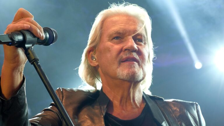 Johnny Logan 'ville ikke utelukke' Eurovision mentorrolle