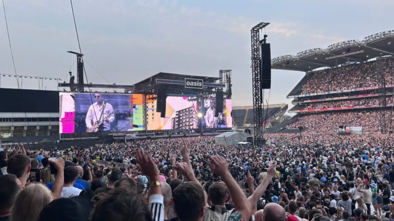 Oasis satt til Ã¥ lyse opp Croke Park for andre natt
