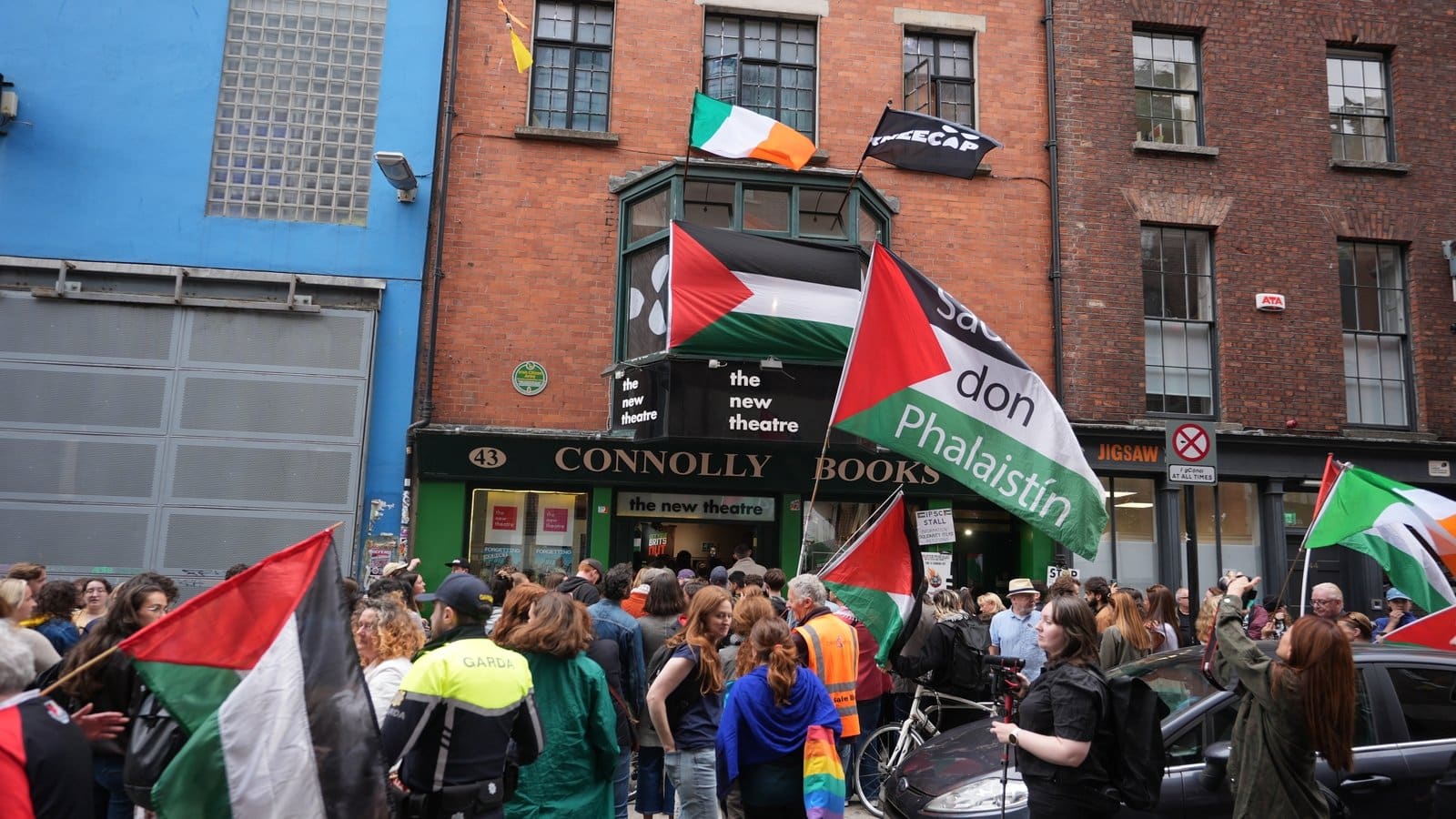 Hundrevis deltar pÃ¥ solidaritetsprogram i Dublin for kneskÃ¥lrapper