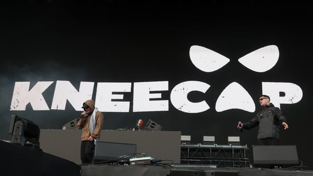 Knecap opptrer pÃ¥ scenen pÃ¥ Belfast Vital
