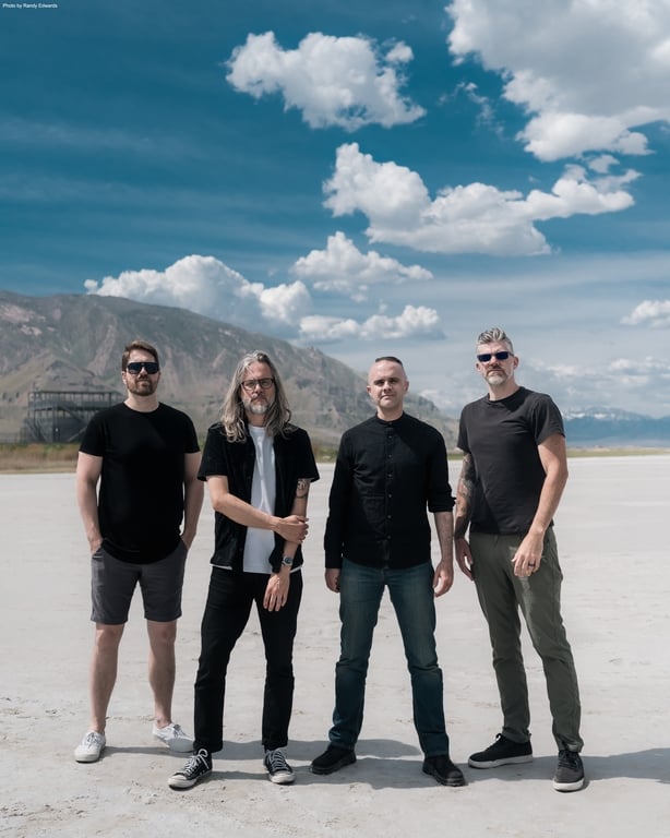Landskapsskudd av heavy metal -band mellom det begravde og meg