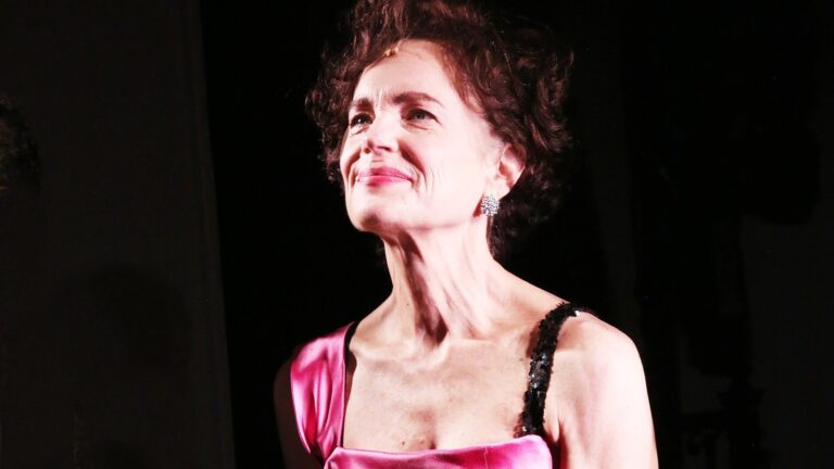 Elizabeth McGovern insisterer pÃ¥ at hun er 'over' Downton Abbey
