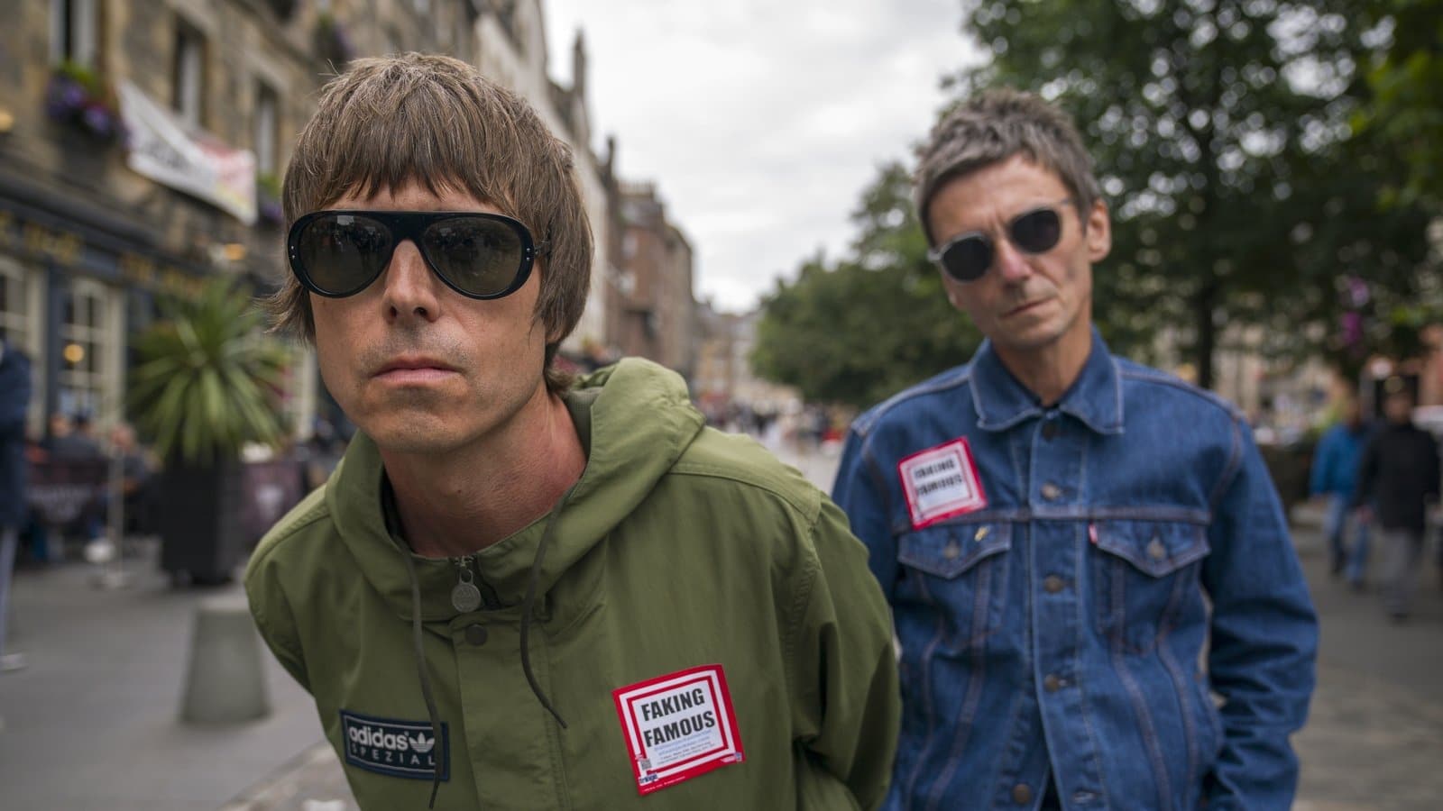 Fans drar til Murrayfield mens Oasis spiller i Skottland for første gang på 16 år