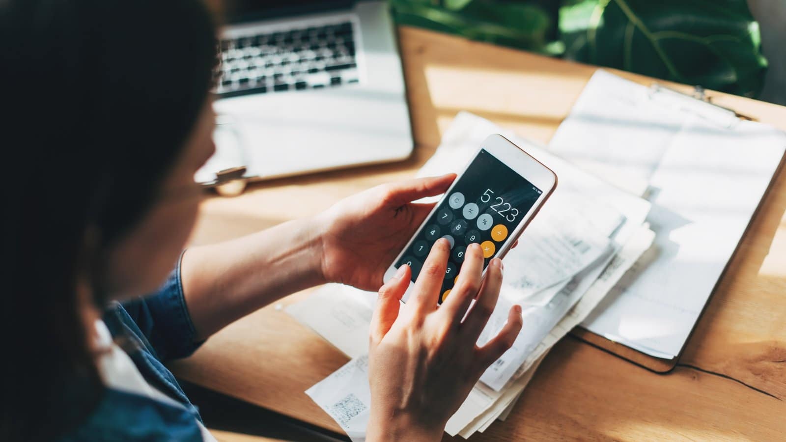 Finansiell eksperts tips om budsjettering og 5 mÃ¥ter Ã¥ spare pÃ¥