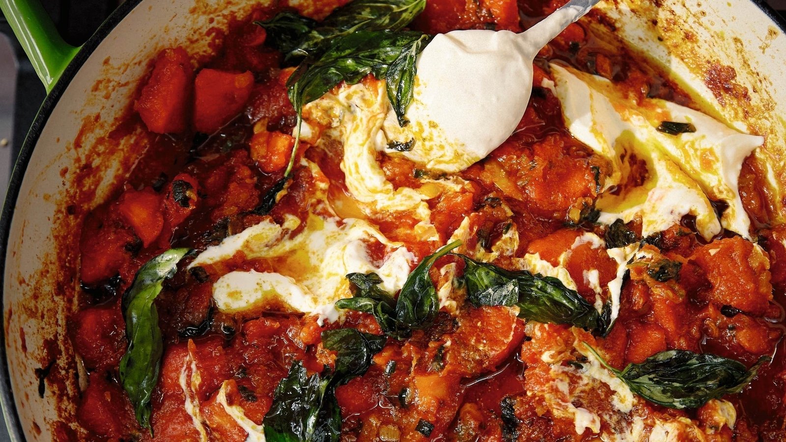 Ixta Belfrages stekt papaya med sprø basilikum