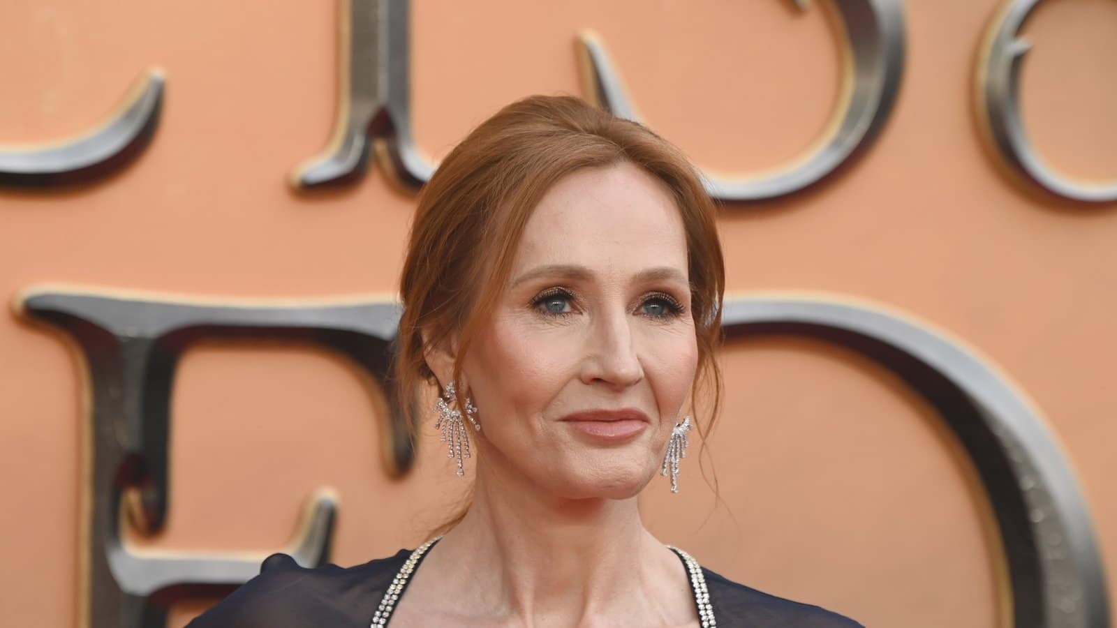 JK Rowling sammenligner Nicola Sturgeon med Donald Trump i Scathing Book Review