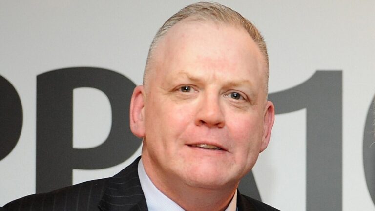 Journalist og redaktÃ¸r Barry McIlheney husket i Belfast