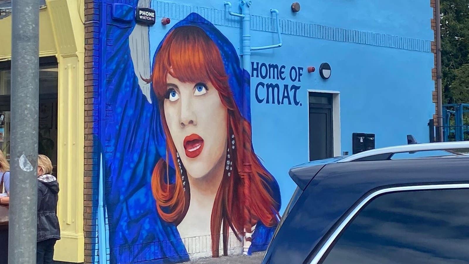 Mural of CMAT avduket i Singers hjemby Dunboyne
