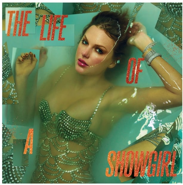 En sekvensert Taylor Swift i en basseng med vann pÃ¥ forsiden av sitt nye album, The Life of a Showgirl