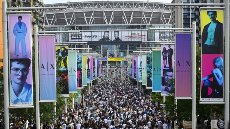 Wembley Stadium som undersÃ¸ker pÃ¥stÃ¥tt billettsvindel pÃ¥ Oasis Gig