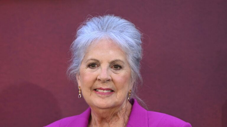 Downton Abbey Star sier at Storbritannia er 'hyperkritisk' som nasjon
