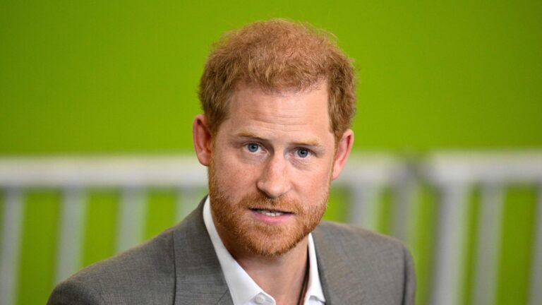 Harry kommer tilbake til Storbritannia for veldedighetsbesÃ¸k med donasjon til barn i nÃ¸d