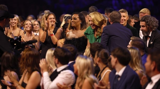 LONDON, England - 10. september: (Eksklusiv dekning) Alison Hammond, Cat Deeley og Ben Shephard under NTAs 2025 pÃ¥ O2 -arenaen 10. september 2025 i London, England. (Foto av John Phillips/Getty Images for NTAs)