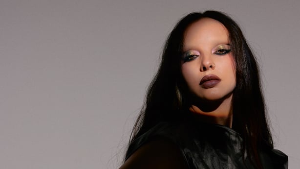 Sanger Jade i en fotoshoot